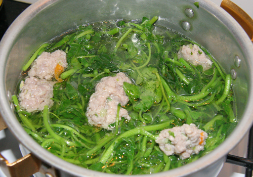 Làm món canh xà lách xoong nấu thịt xay
