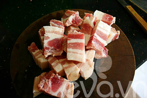 Ấm áp ngon cơm với thịt kho khoai môn
