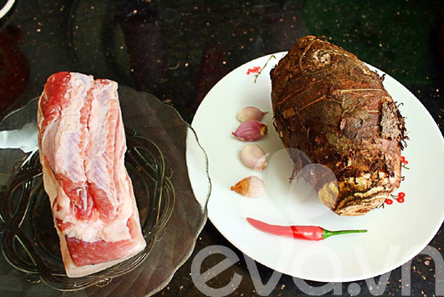 Ấm áp ngon cơm với thịt kho khoai môn