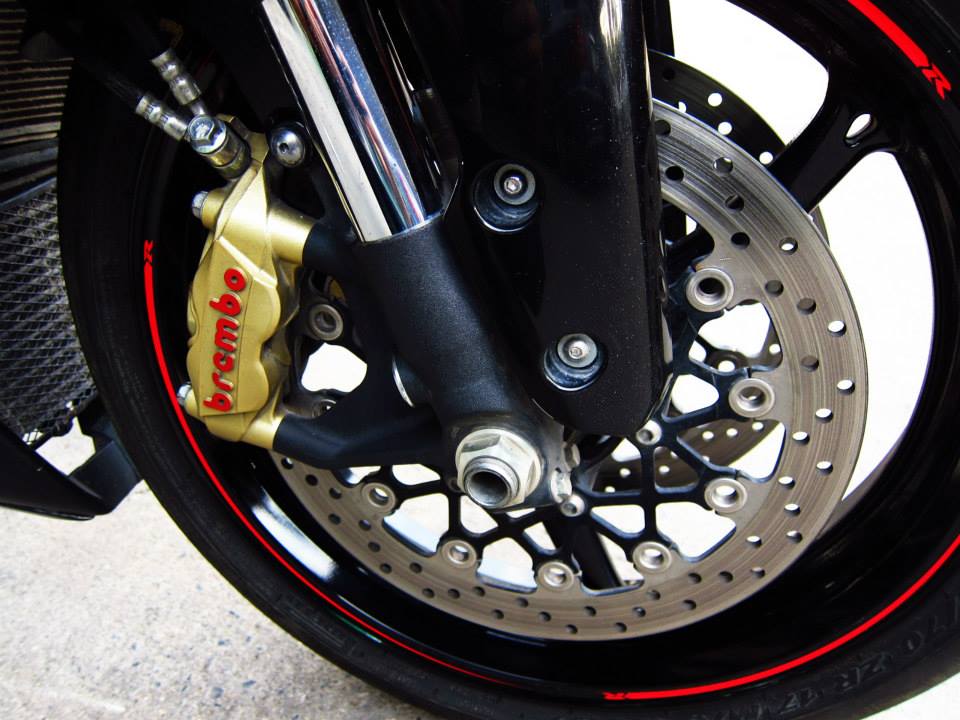 Cục than di động mang tên suzuki gsx-r1000