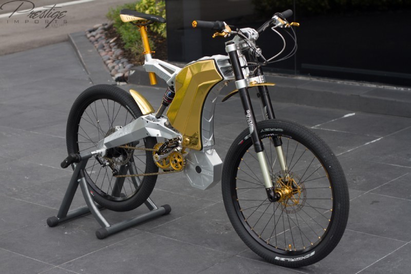 Xe đạp điện mạ vàng giá gần 12 tỷ 